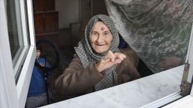 O femeie de 105 ani a depăşit boala COVID-19 după cinci zile